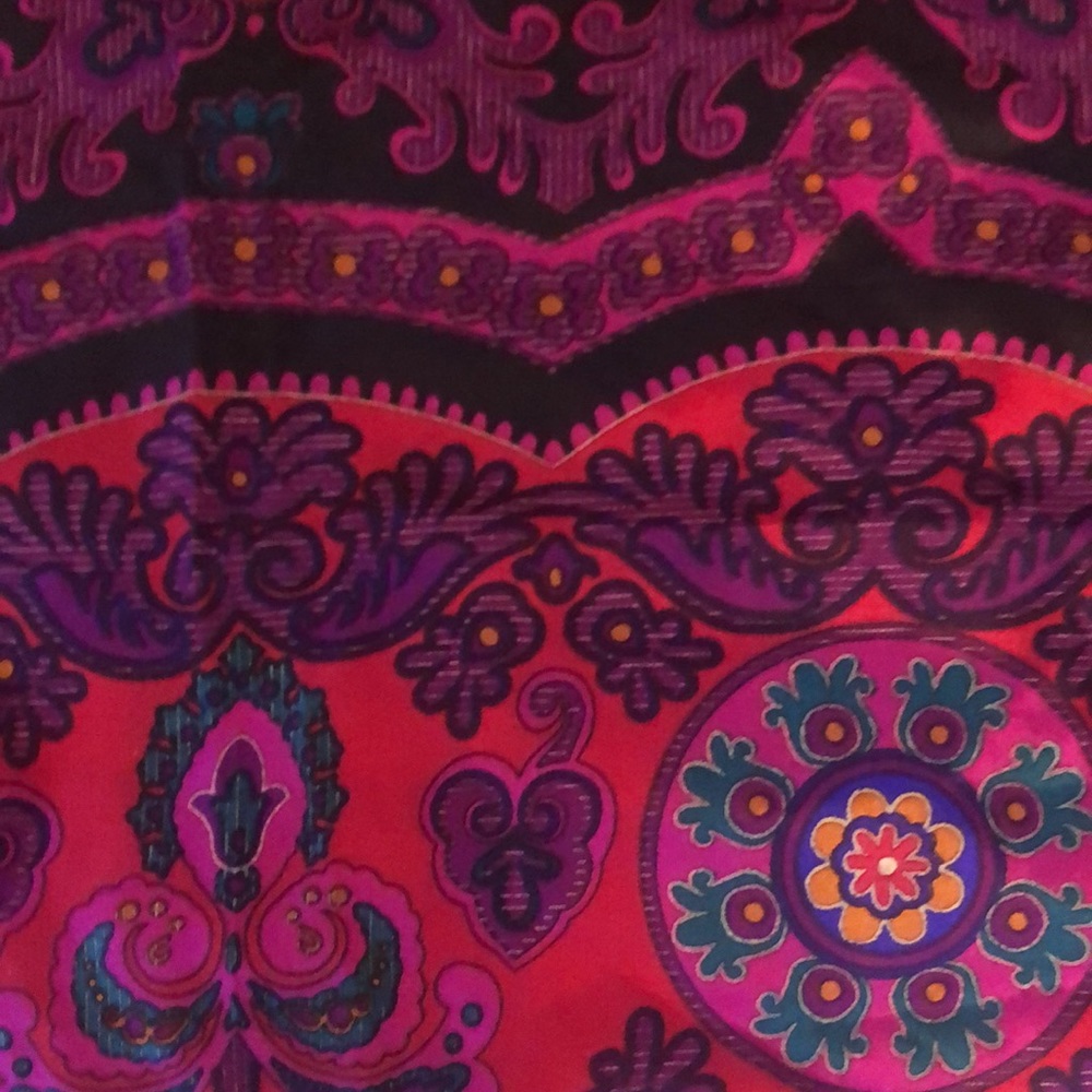 Beautiful Patterned Scarf - image 4